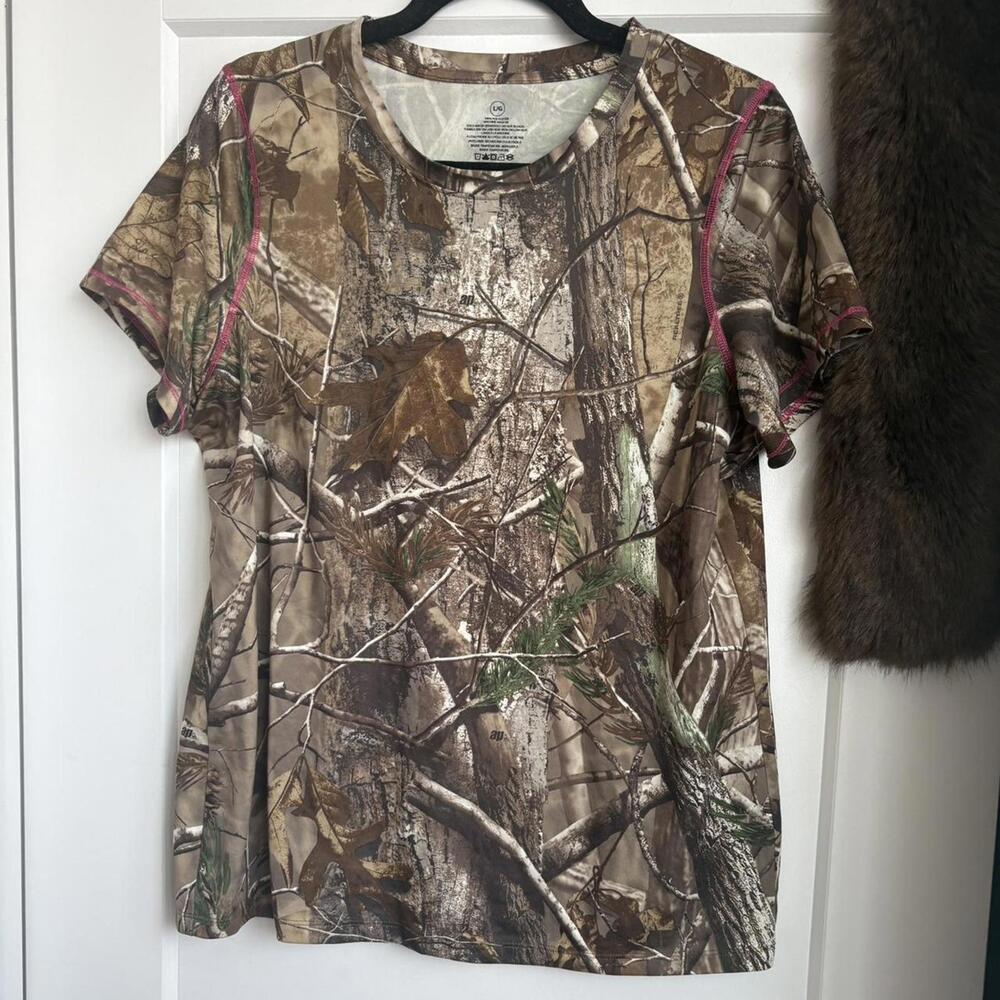 CAMO TEE WITH PINK DETAILS
